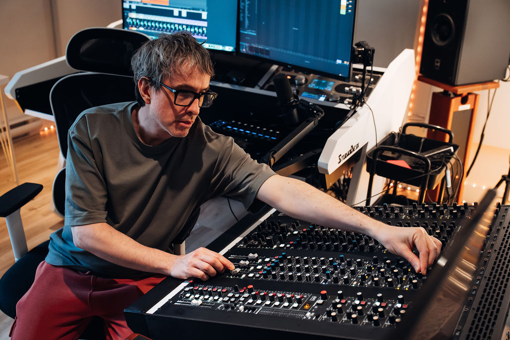 audio mixing mixdown audio engineer pheek | Audioservices